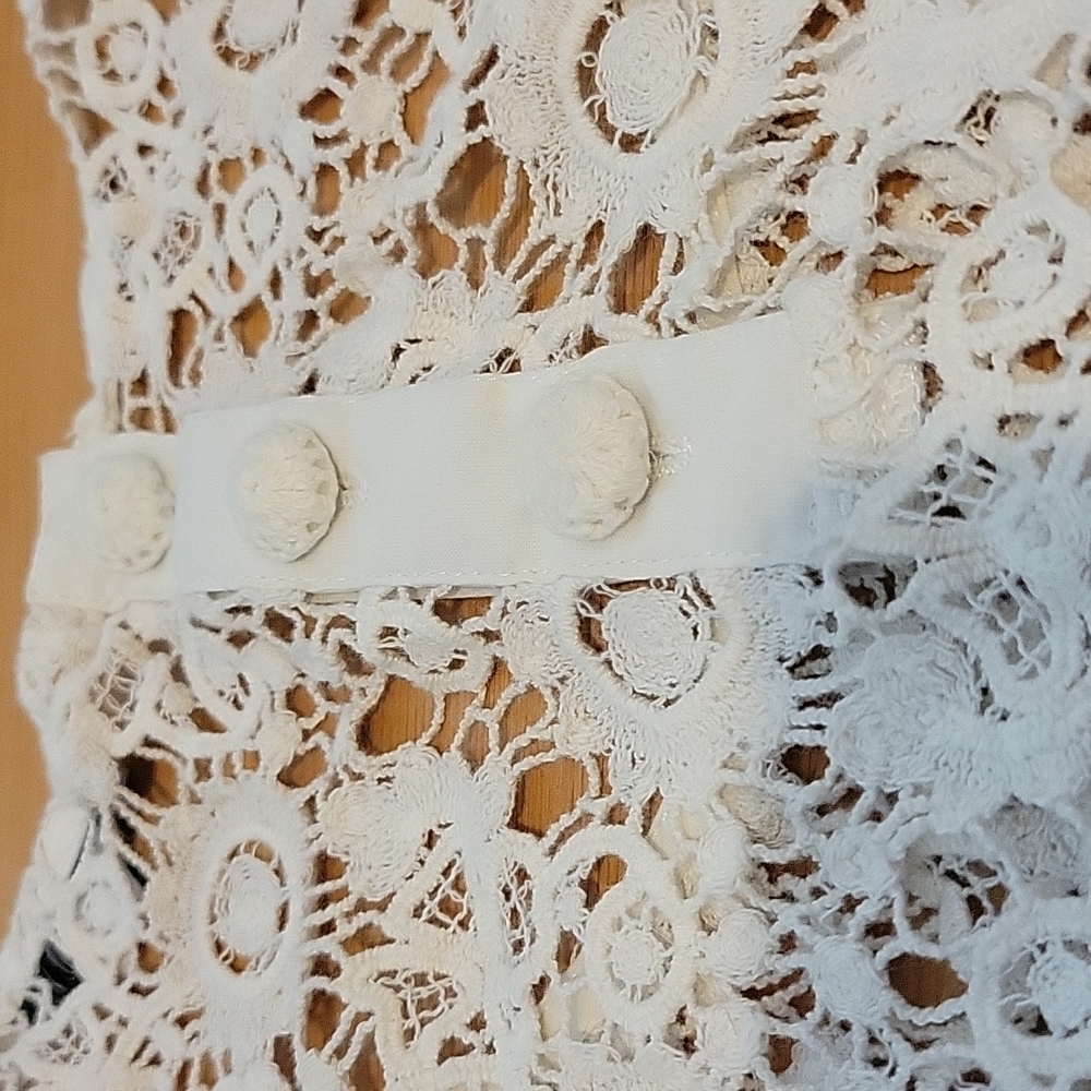 Forever 21 crochet lace long tank sz S w button back detail - Picture 4 of 4